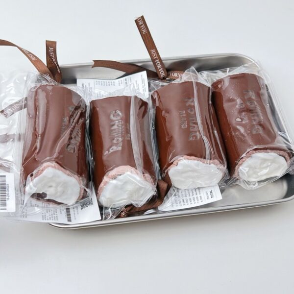 21【롤케이크 시리즈】모방 식품 스퀴시 슬라임, 식품급 실리콘 소재로 수제 제작한 안전 무독한 스트레스 해소 장난감입니다. 손 근육 단련하고 정신적 스트레스를 완화해 드릴 뿐만 아니라 세탁 가능하며, 40000원 구매 시 무료 배송해 드립니다.