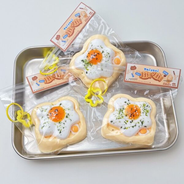 50【계란후라이 미니토스트】모방 식품 스퀴시 슬라임, 식품급 실리콘 소재로 수제 제작한 안전 무독한 스트레스 해소 장난감입니다. 손 근육 단련하고 정신적 스트레스를 완화해 드릴 뿐만 아니라 세탁 가능하며, 40000원 구매 시 무료 배송해 드립니다.