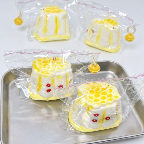 33【버터 허니 시리즈】모방 식품 스퀴시 슬라임, 식품급 실리콘 소재로 수제 제작한 안전 무독한 스트레스 해소 장난감입니다. 손 근육 단련하고 정신적 스트레스를 완화해 드릴 뿐만 아니라 세탁 가능하며, 40000원 구매 시 무료 배송해 드립니다.