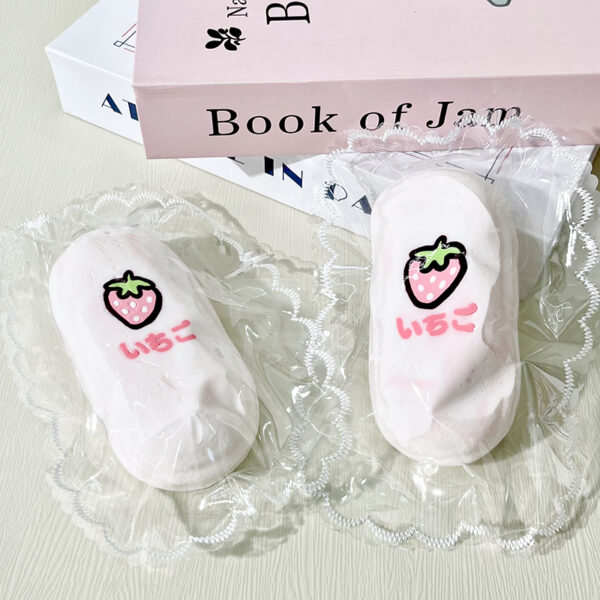 340【딸기 스틱(폭발촉감)】모방 식품 스퀴시 슬라임, 식품급 실리콘 소재로 수제 제작한 안전 무독한 스트레스 해소 장난감입니다. 손 근육 단련하고 정신적 스트레스를 완화해 드릴 뿐만 아니라 세탁 가능하며, 40000원 구매 시 무료 배송해 드립니다.